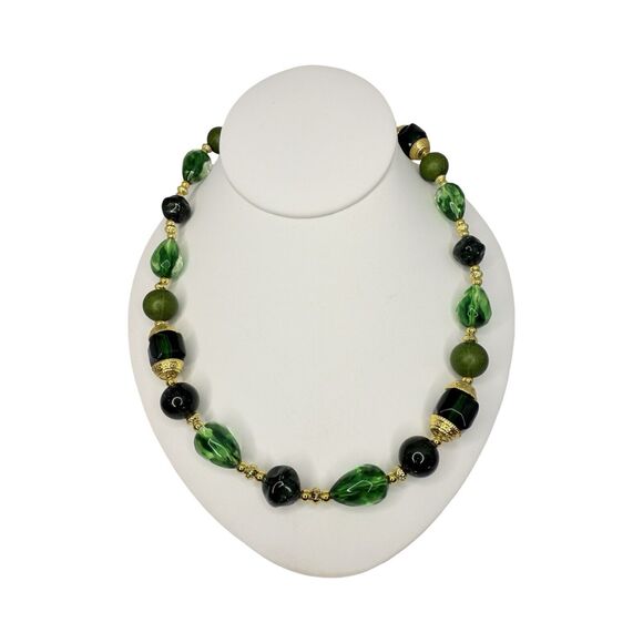 Vintage Green Glass Beaded Necklace 30" Gold Tone Lucite Classic - Picture 2 of 11